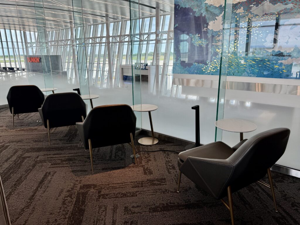 Delta Sky Club CLT 34