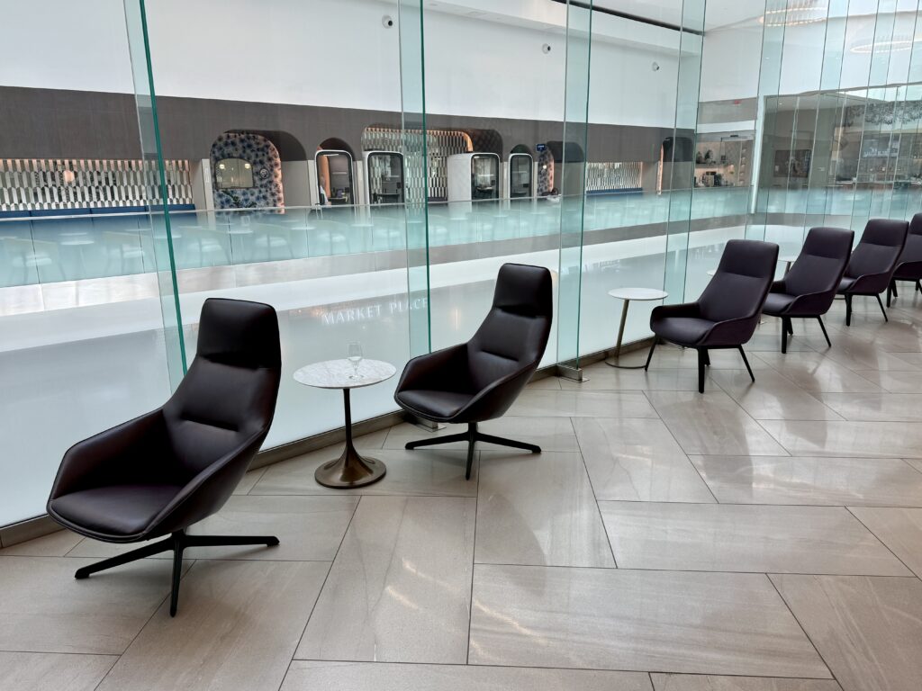 Delta Sky Club CLT 33