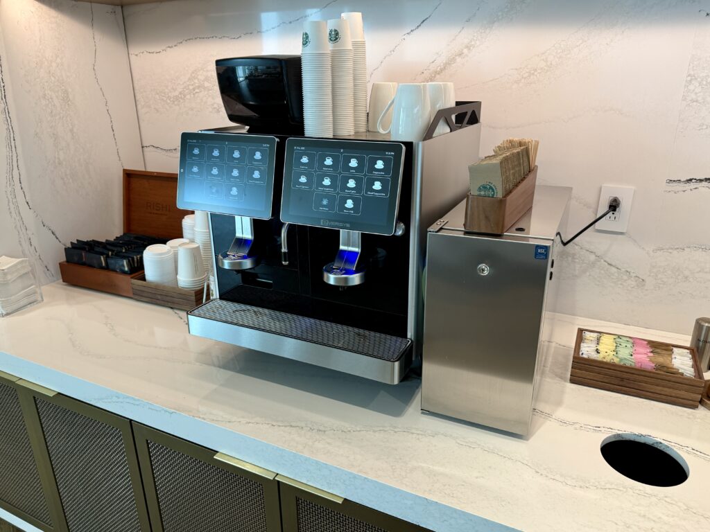Delta Sky Club CLT 4