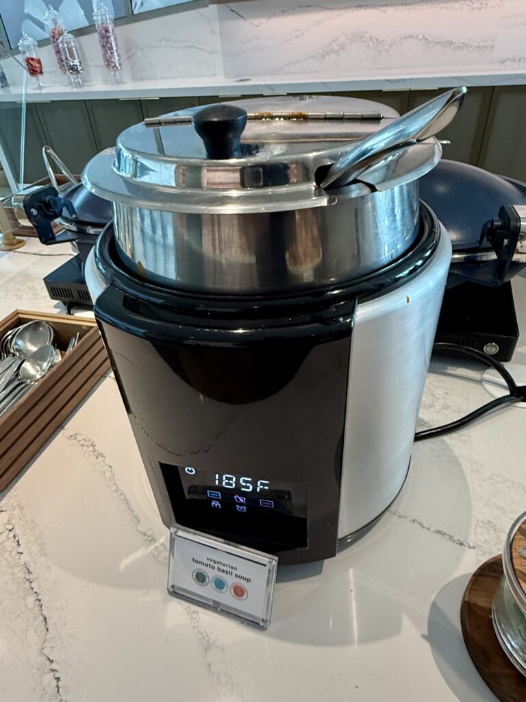 Delta Sky Club CLT 19