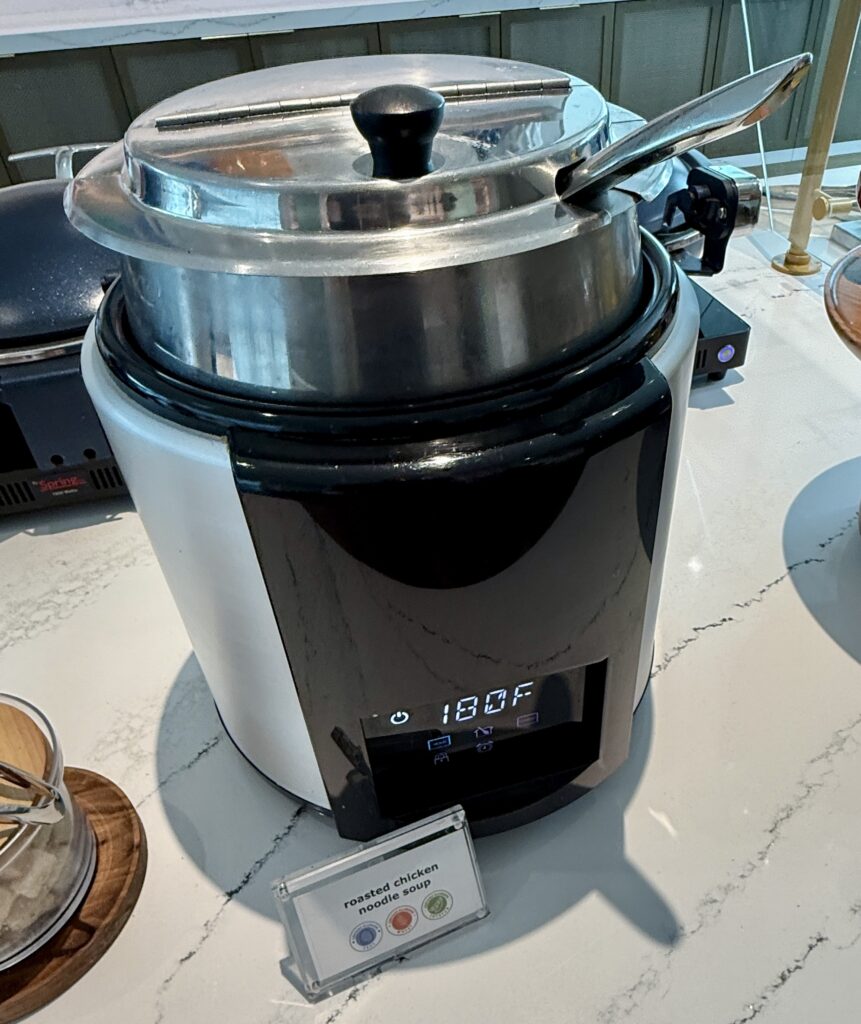Delta Sky Club CLT 18