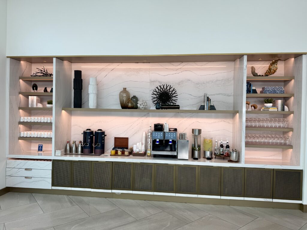 Delta Sky Club CLT 25