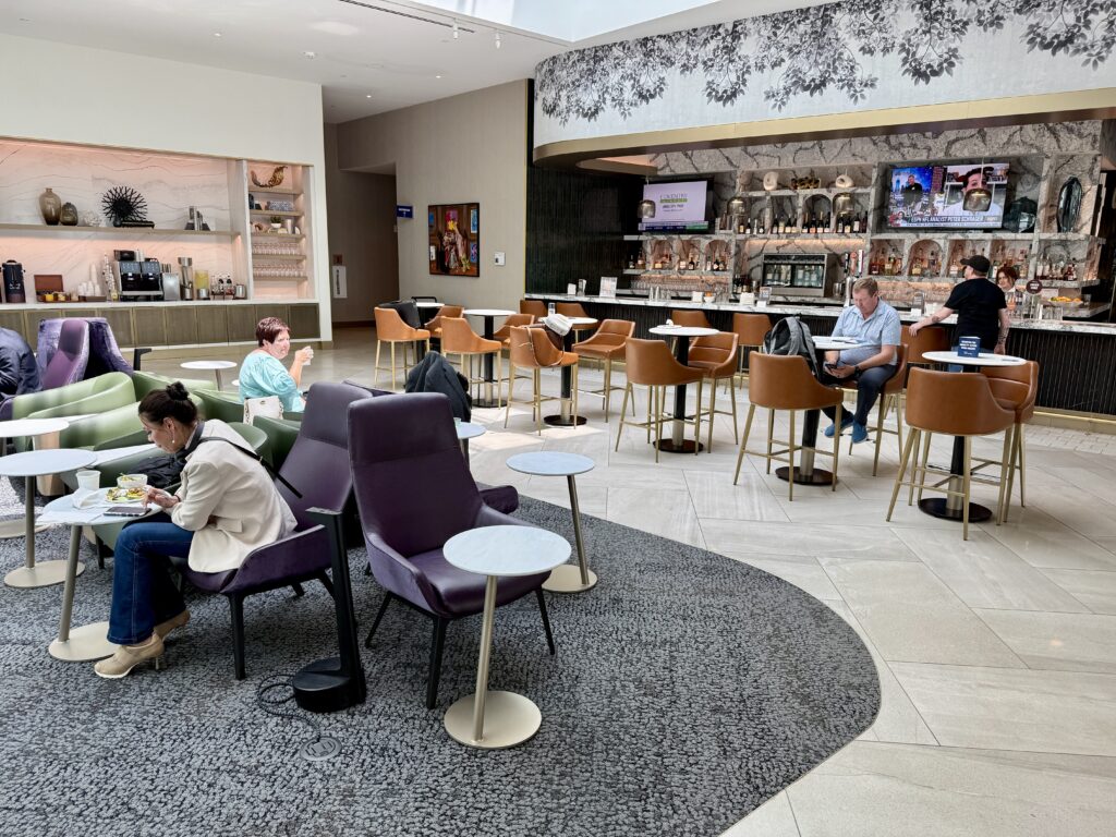 Delta Sky Club CLT 30