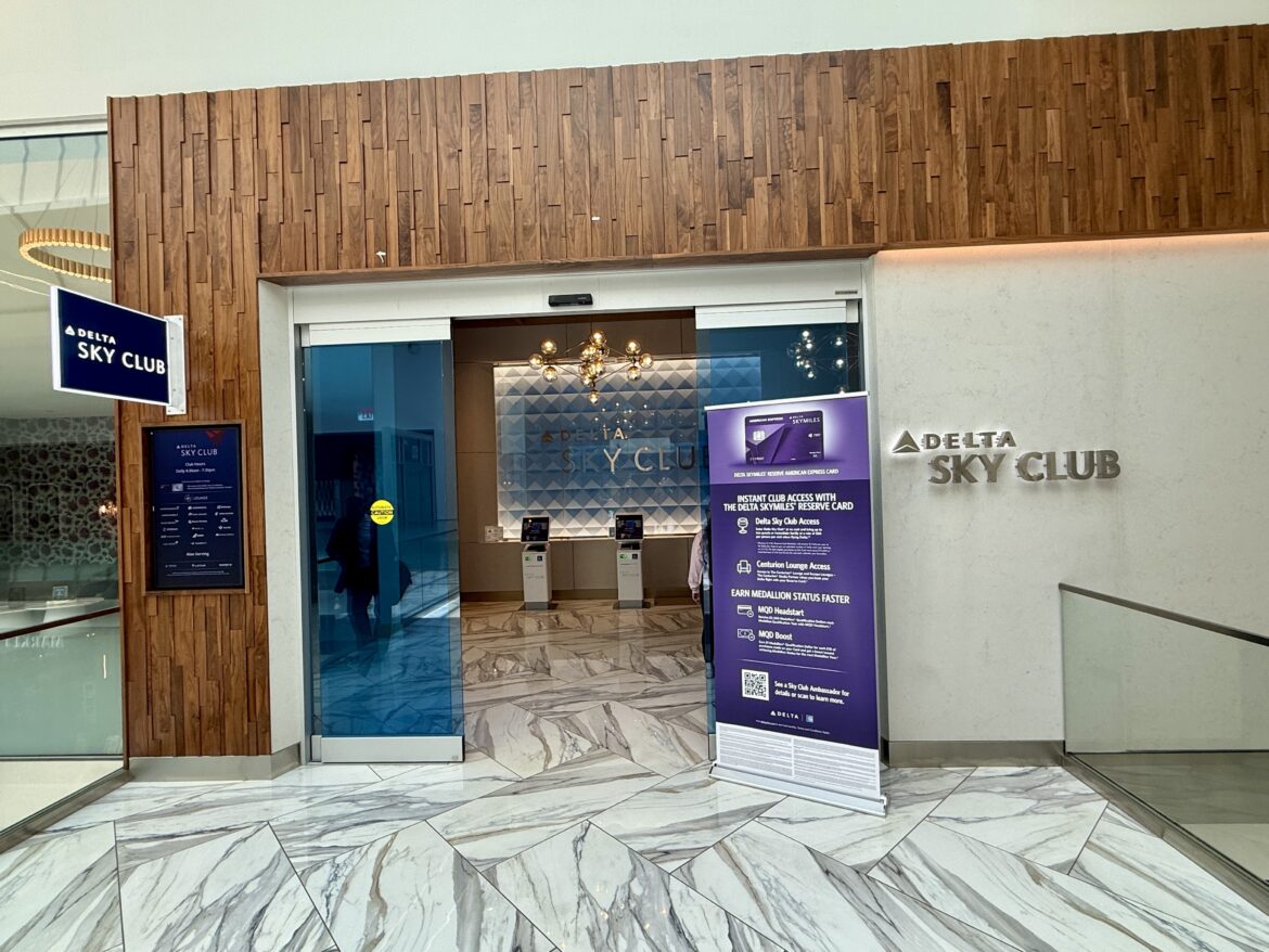 Delta Sky Club CLT 27