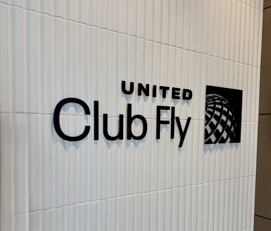 United Club Fly IAH 1