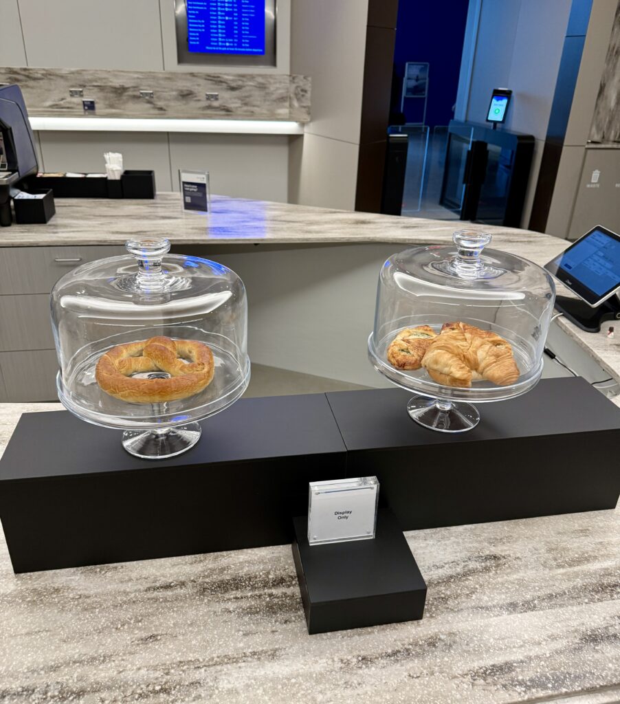 United Club Fly IAH 20