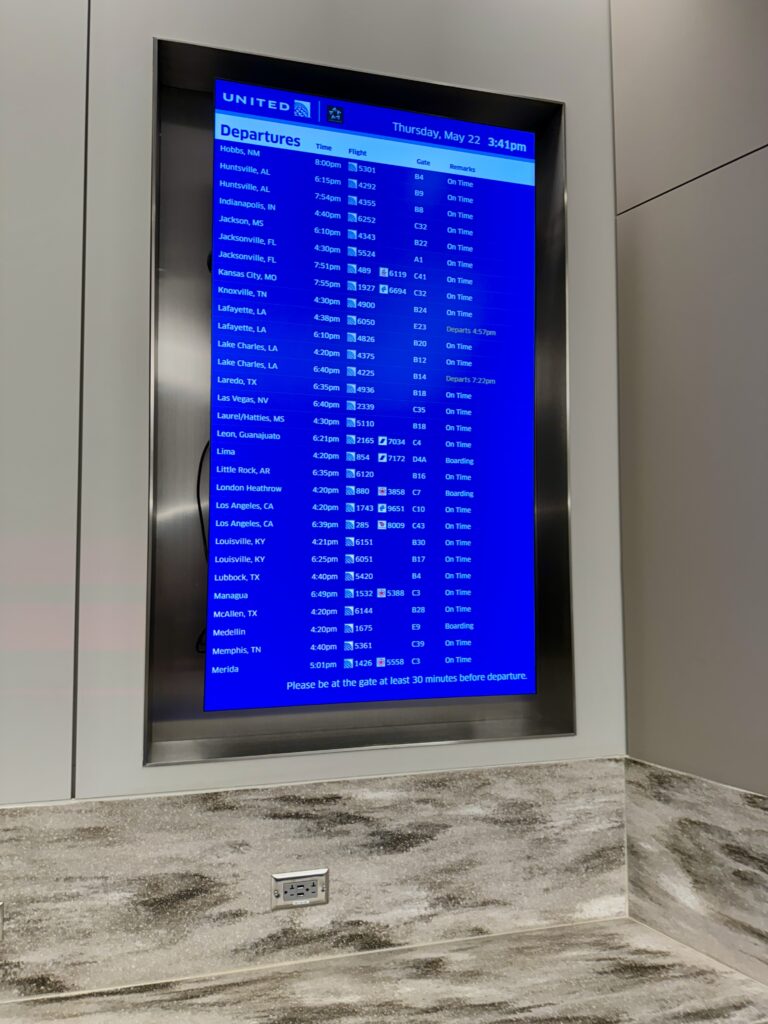 United Club Fly IAH 21