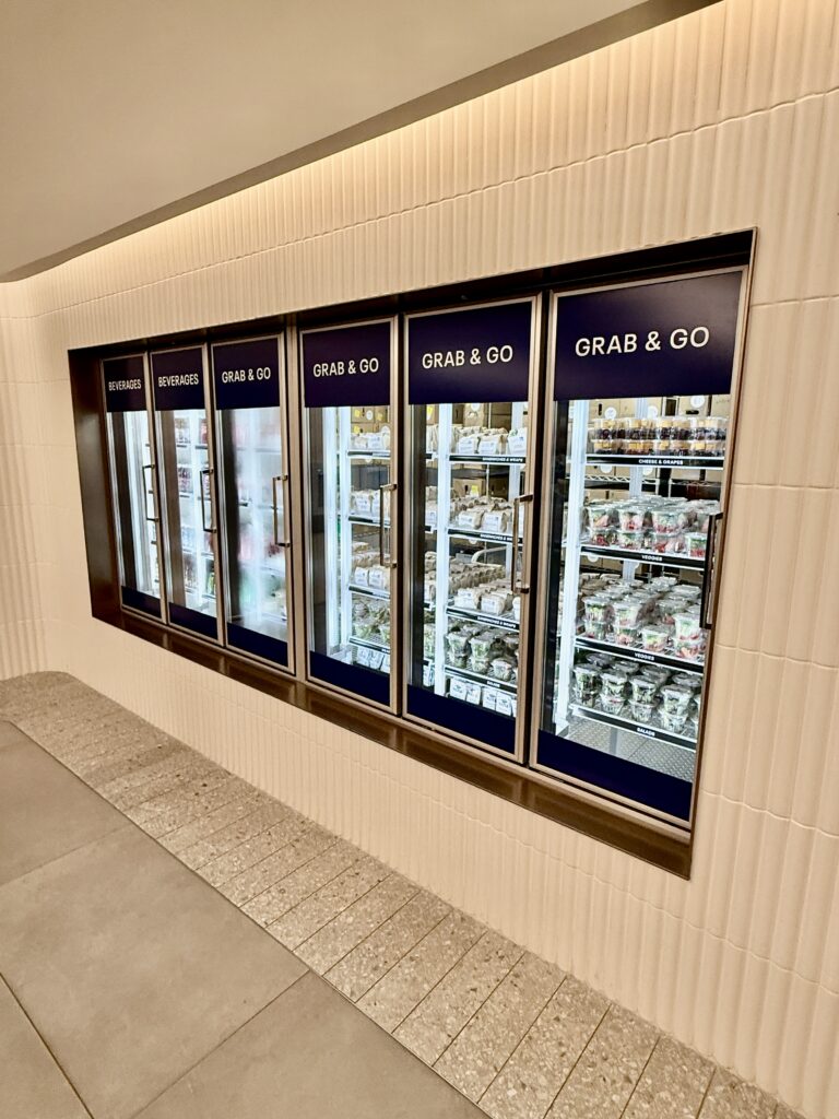United Club Fly IAH 15