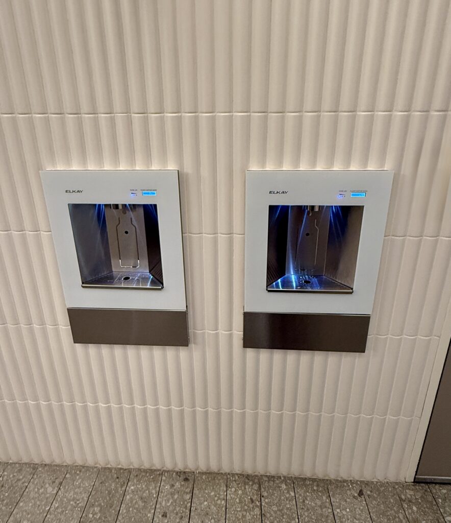 United Club Fly IAH 9
