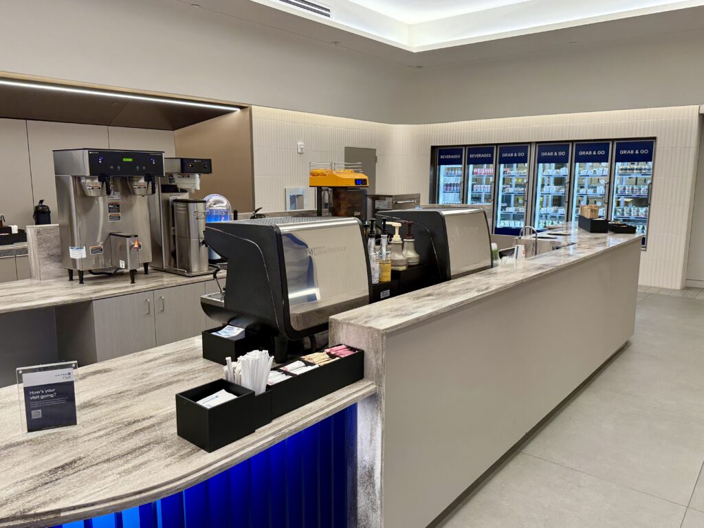 United Club Fly IAH 12
