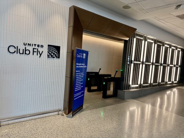 United Club Fly IAH 5
