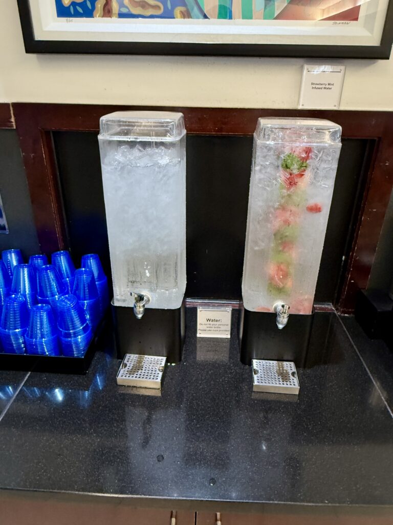 United Club IAH E 6