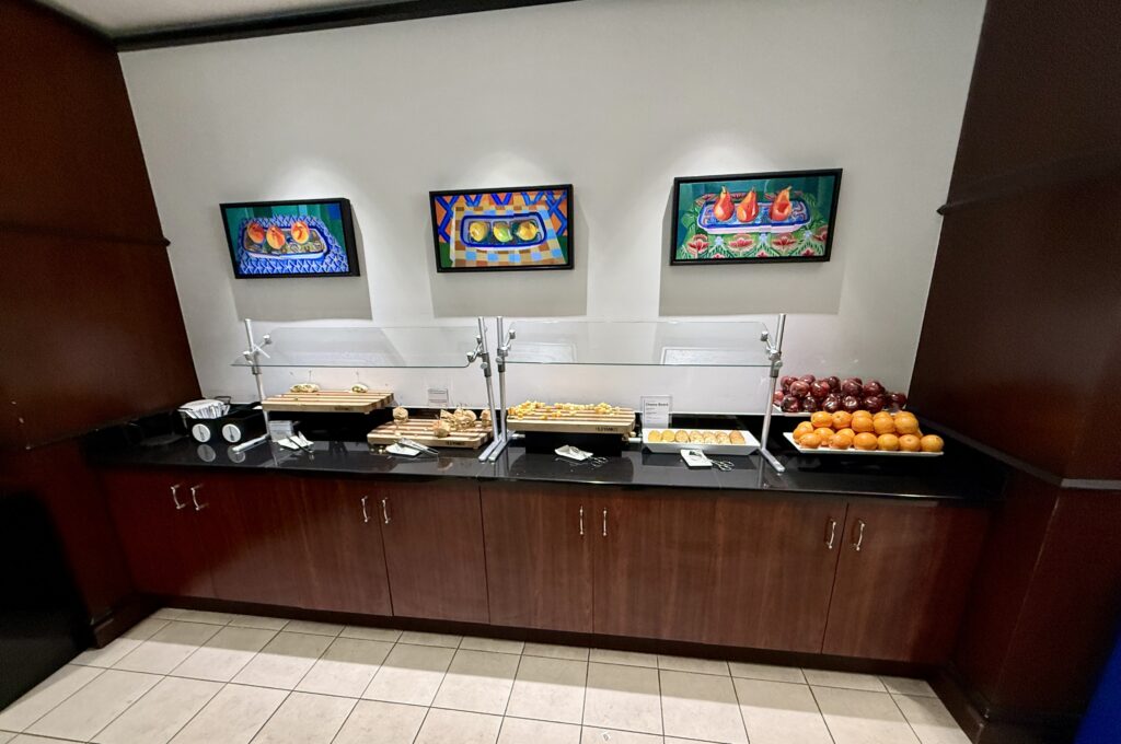 United Club IAH E 10