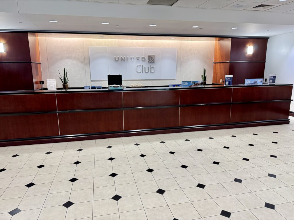United Club IAH E 29