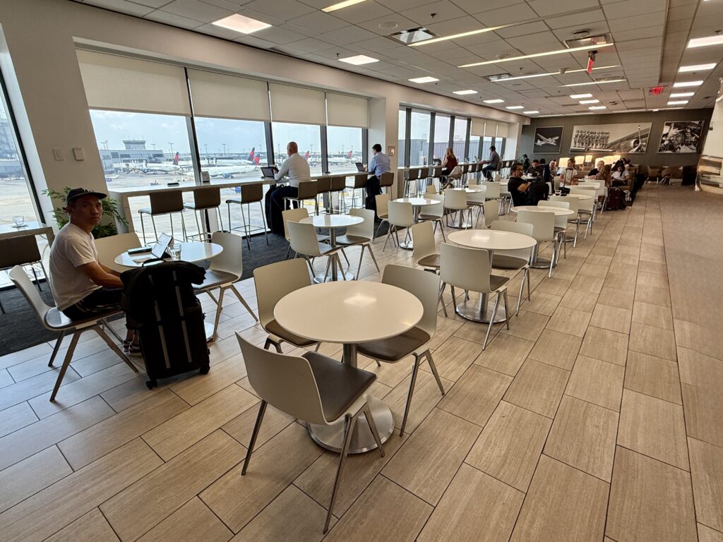 United Club ATL 25
