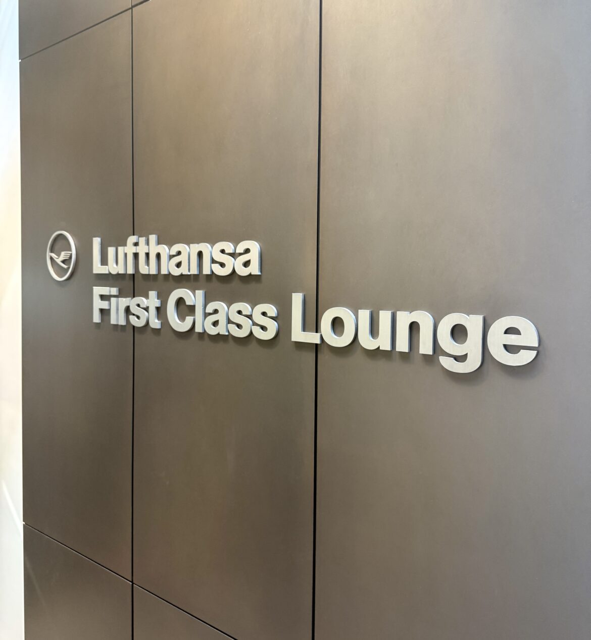 LH First Lounge MUC 2 LH First Lounge MUC 2