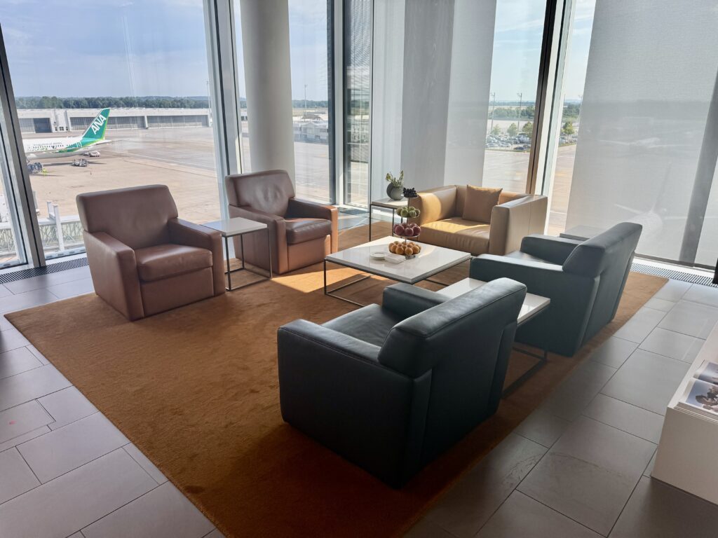 LH First Lounge MUC 26