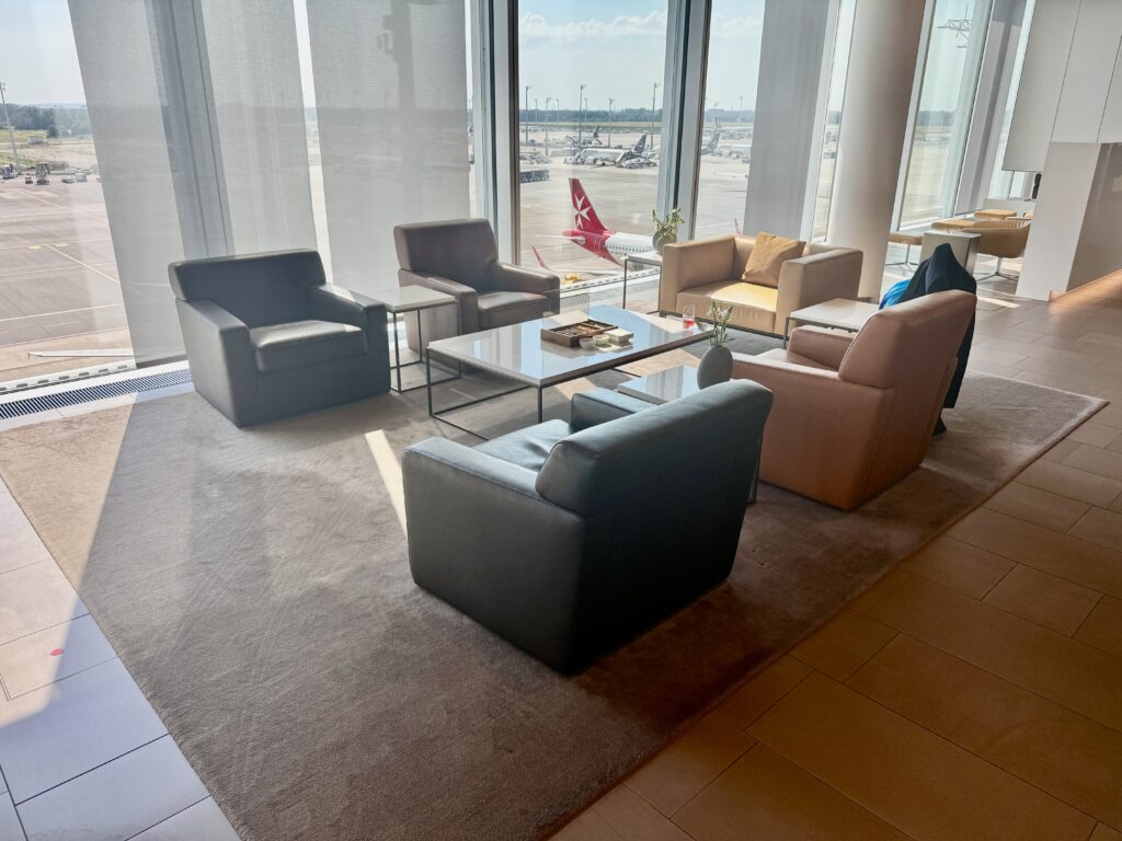 LH First Lounge MUC 27