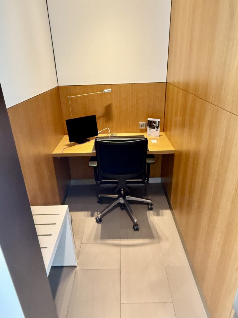 LH First Lounge MUC 28