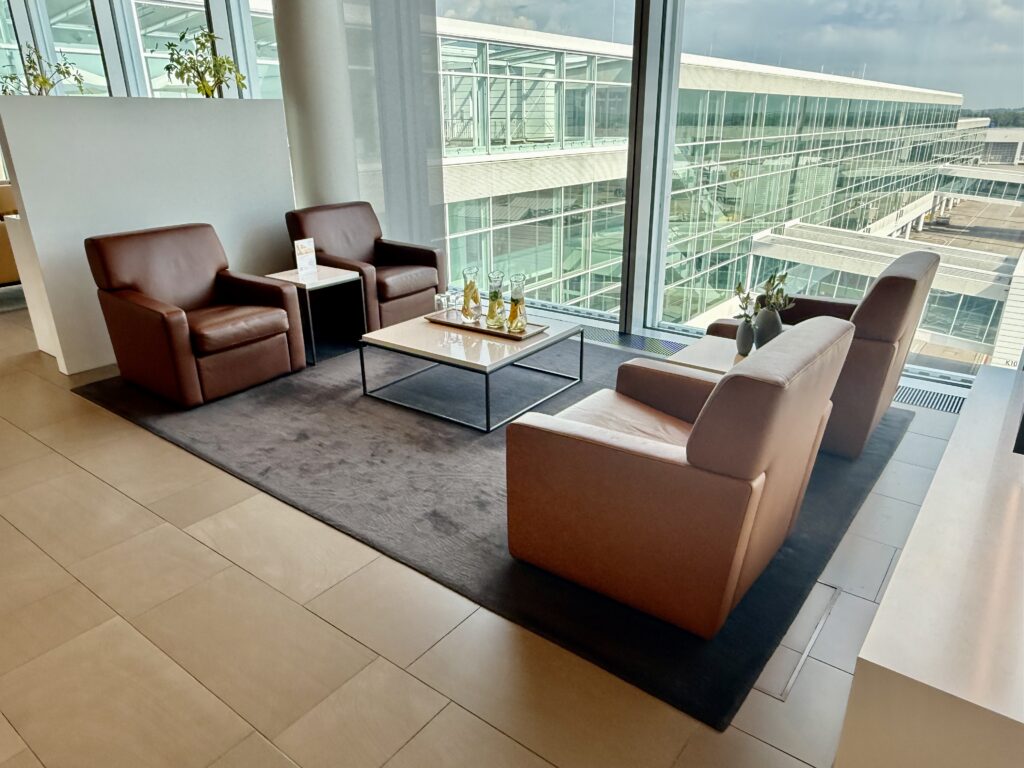 LH First Lounge MUC 22