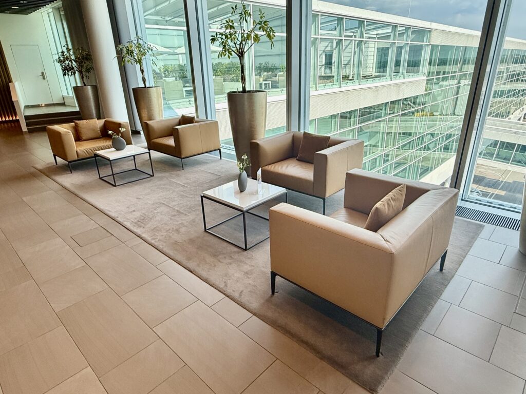 LH First Lounge MUC 23