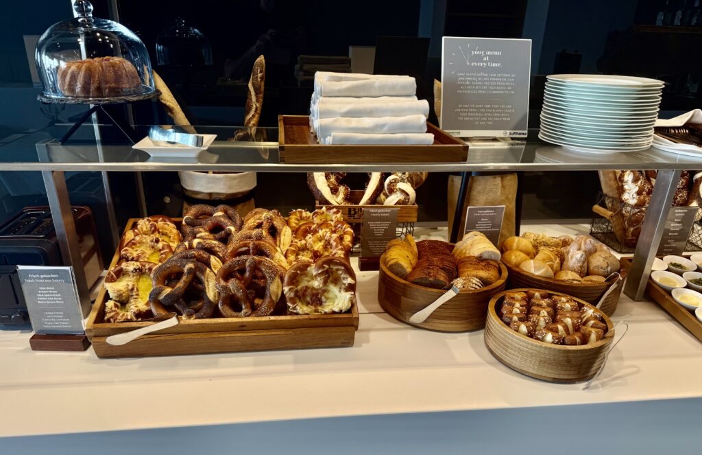 LH First Lounge MUC 10