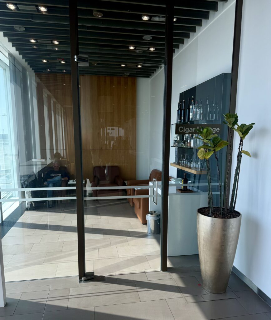 LH First Lounge MUC 33