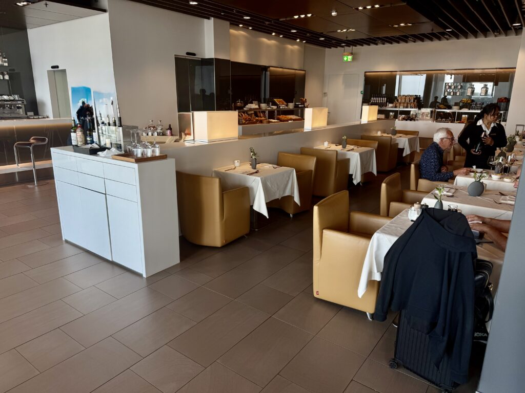 LH First Lounge MUC 8