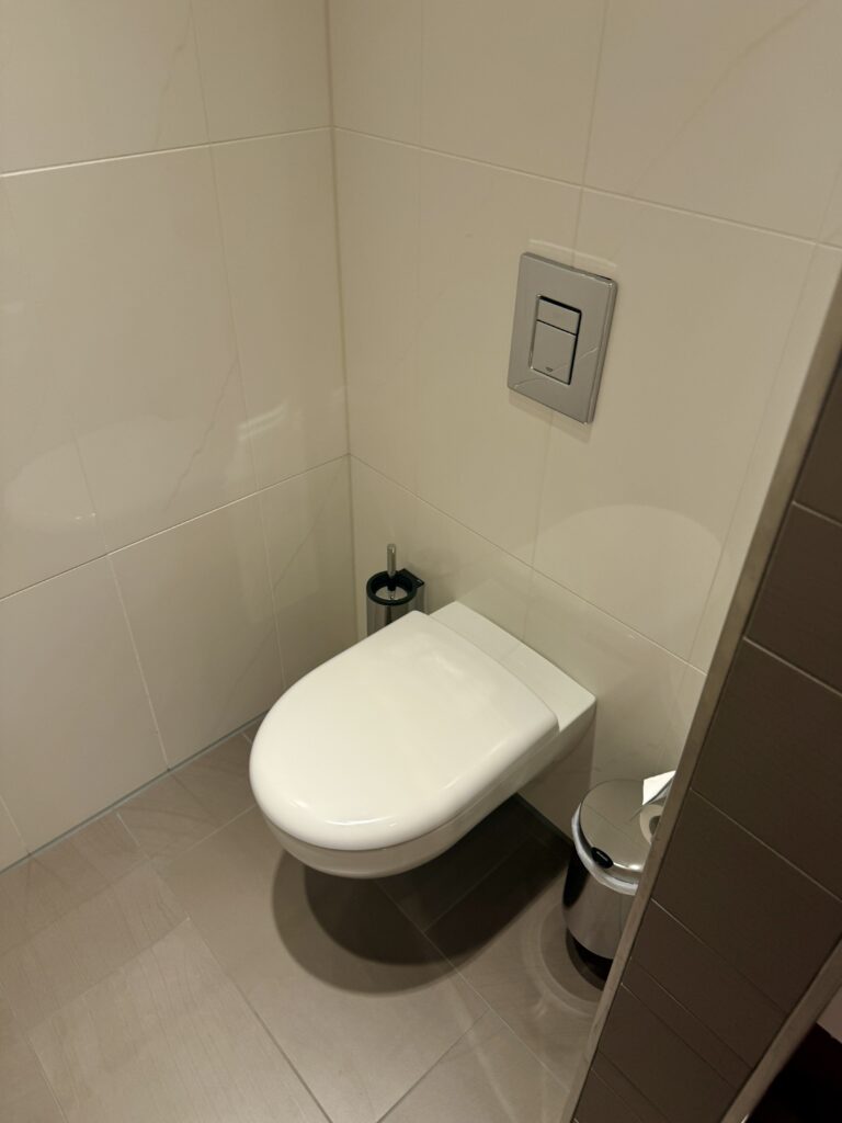 LH First Lounge MUC 38