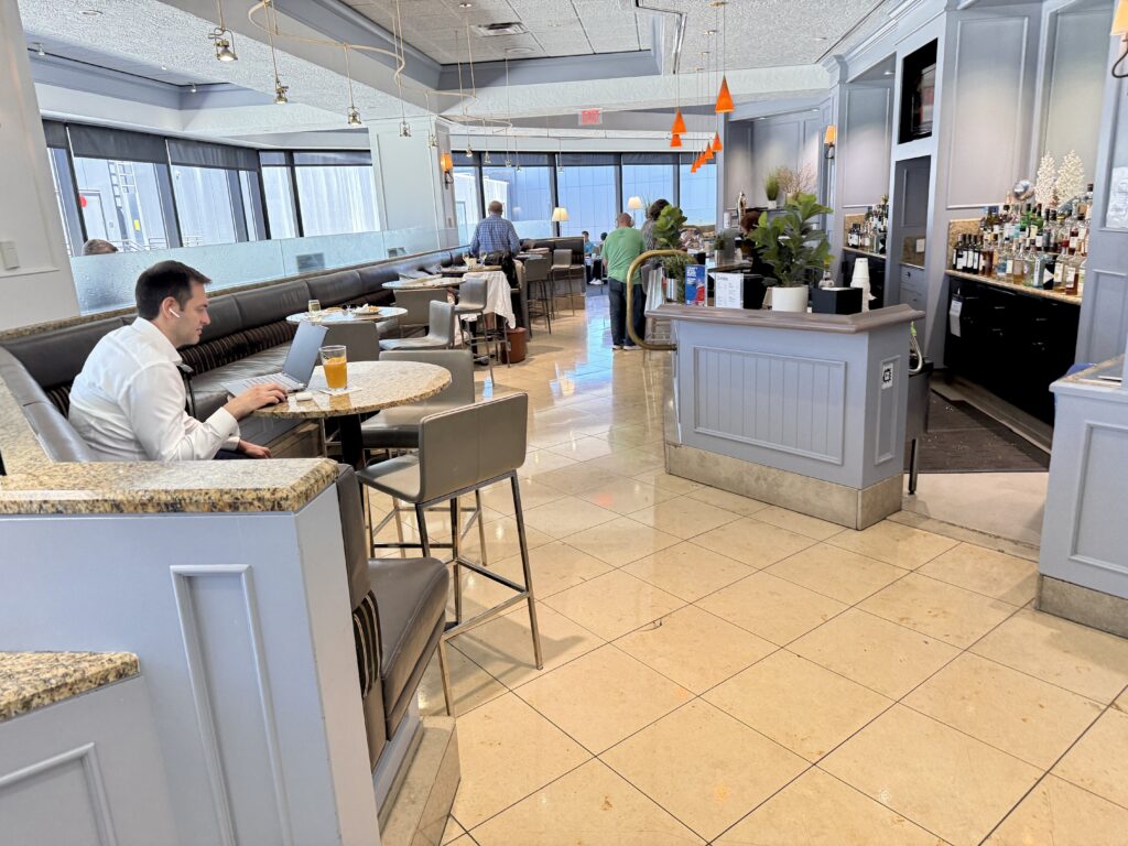 United Club SF F11 34