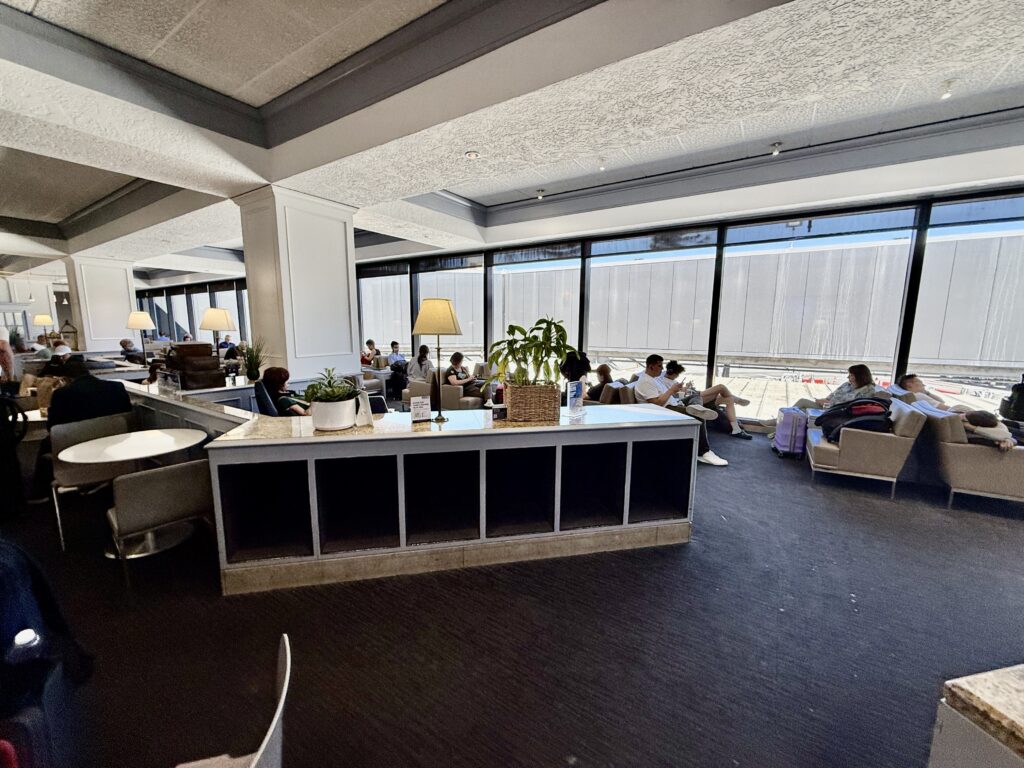 United Club SF F11 41