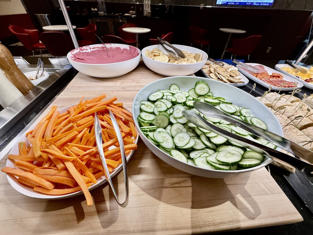 Delta Sky Club DTW C 13