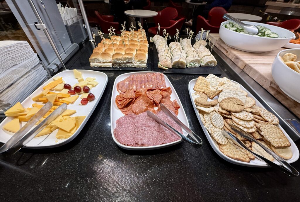 Delta Sky Club DTW C 16