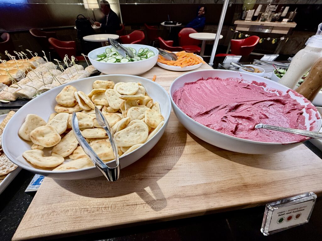 Delta Sky Club DTW C 14