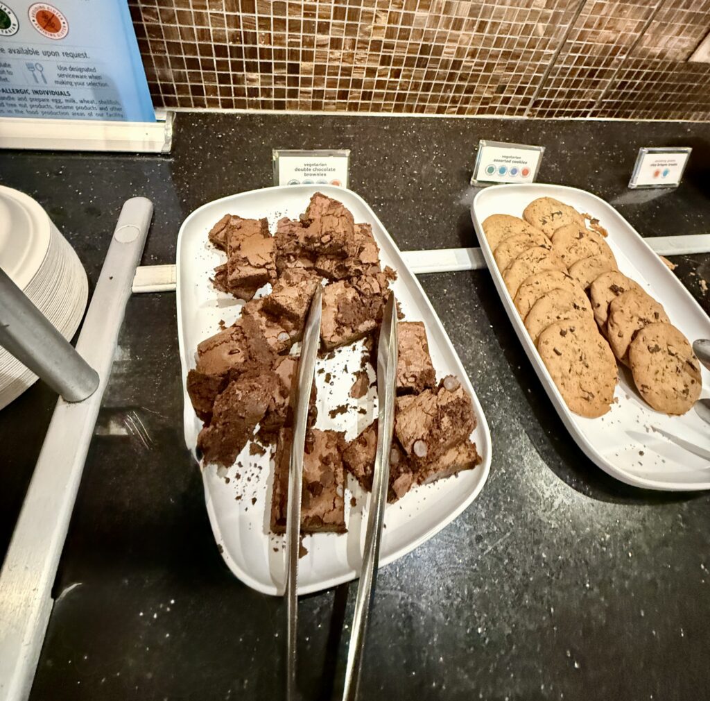 Delta Sky Club DTW C 20