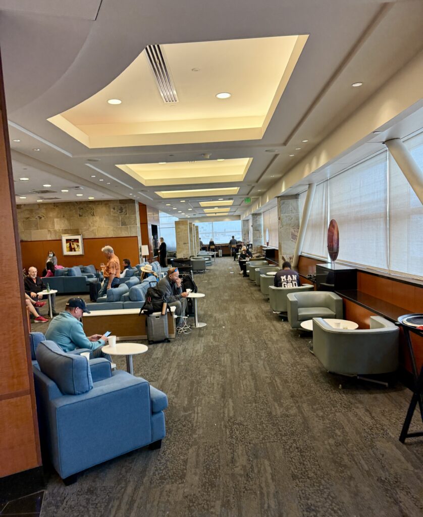 Delta Sky Club DTW C 31