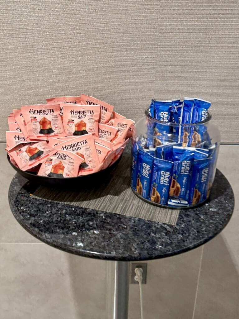 AA Admirals Club LAX T4 22