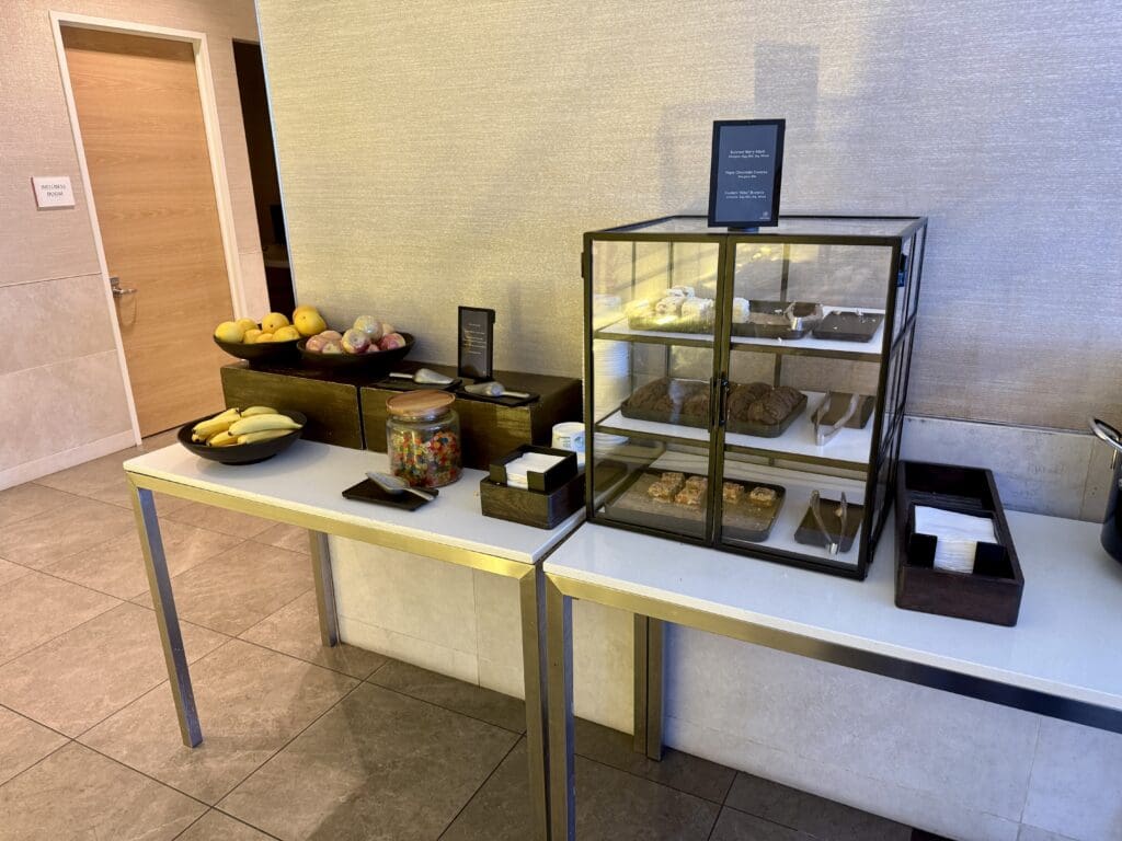 AA Admirals Club LAX T4 20