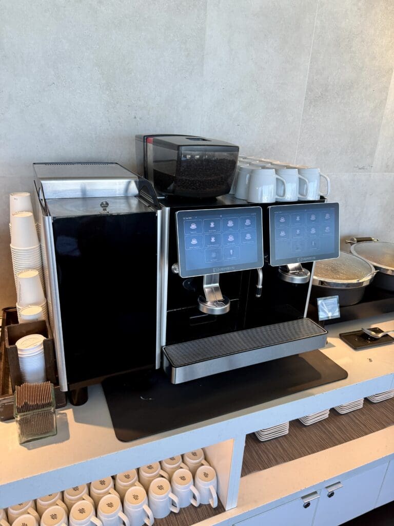 AA Admirals Club LAX T4 7
