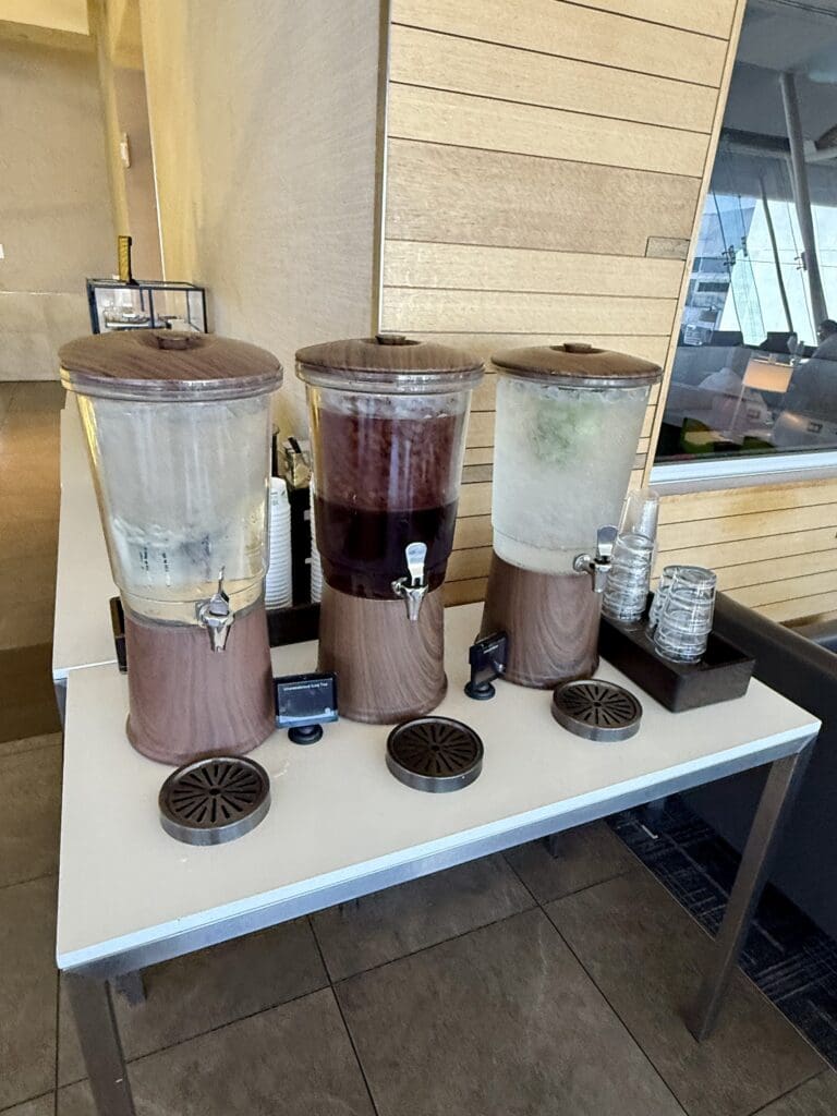 AA Admirals Club LAX T4 10