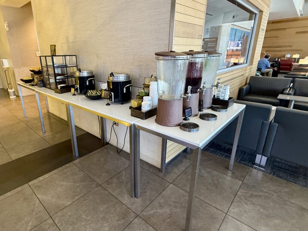 AA Admirals Club LAX T4 13