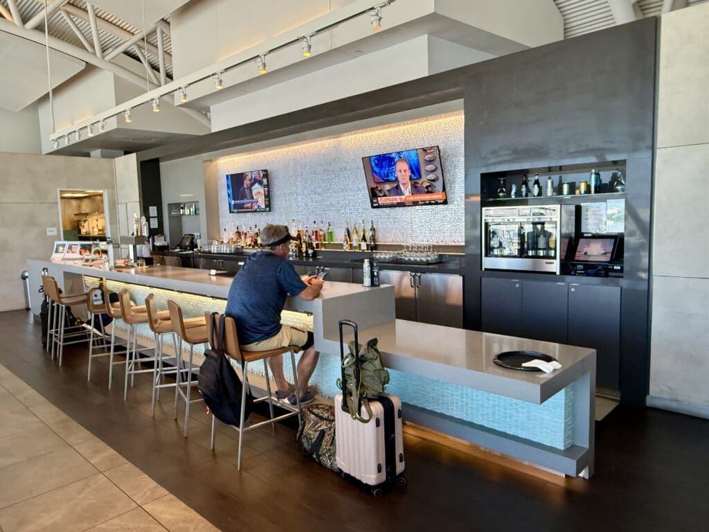 AA Admirals Club LAX T4 6