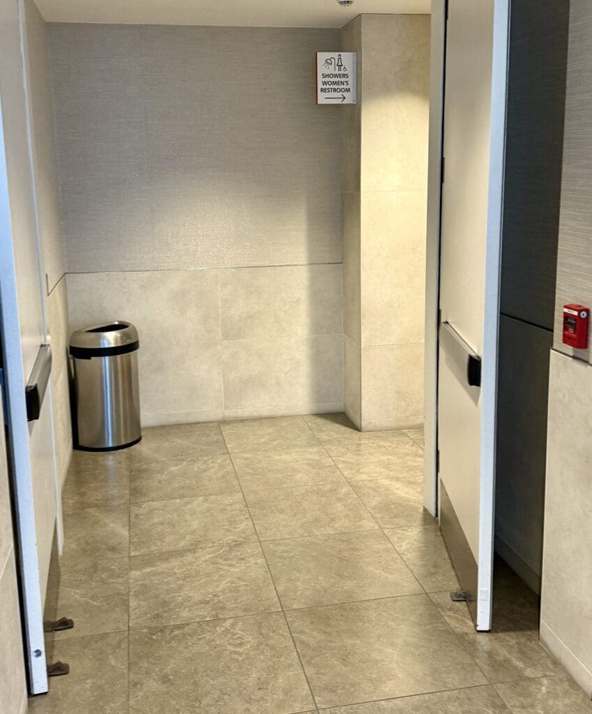 AA Admirals Club LAX T4 31