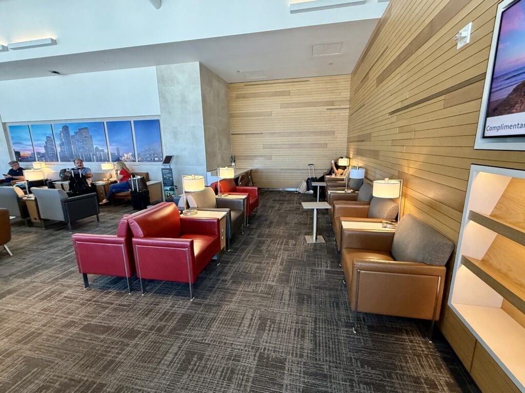 AA Admirals Club LAX T4 24