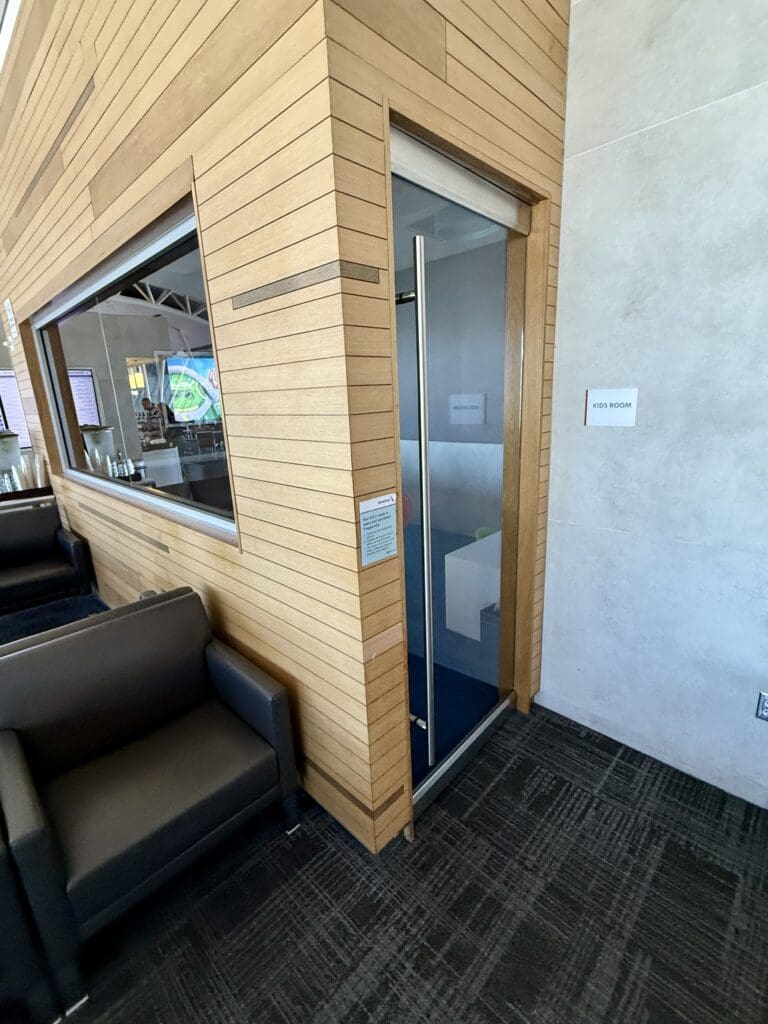 AA Admirals Club LAX T4 32