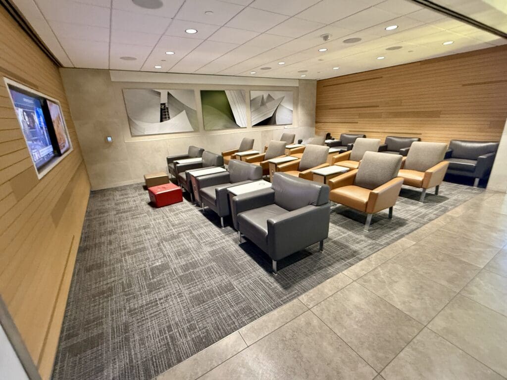 AA Admirals Club LAX T4 25