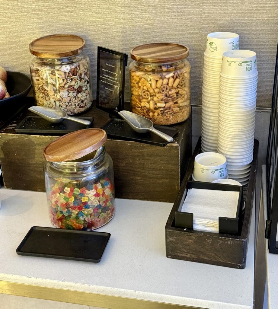 AA Admirals Club LAX T4 21