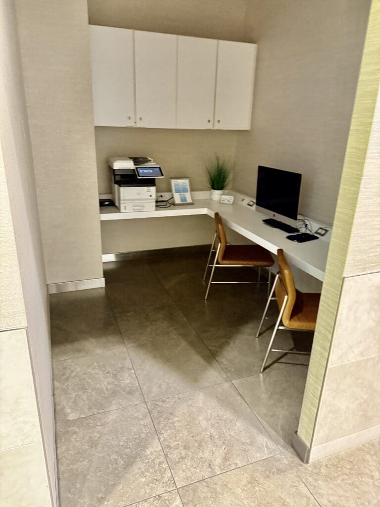 AA Admirals Club LAX T4 33