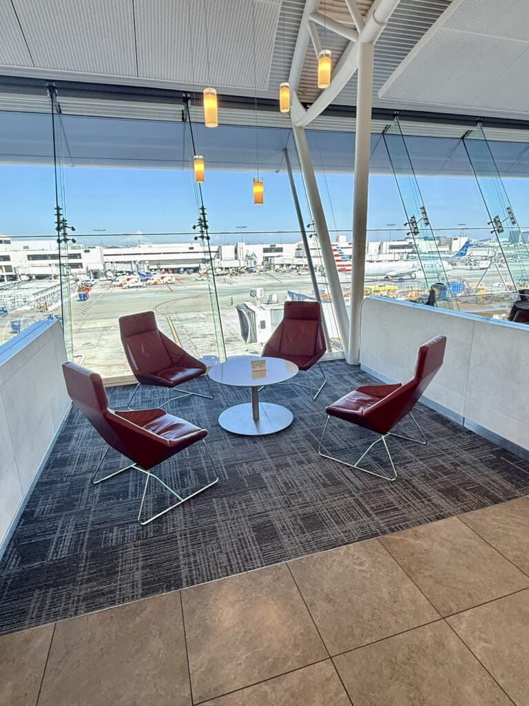 AA Admirals Club LAX T4 29