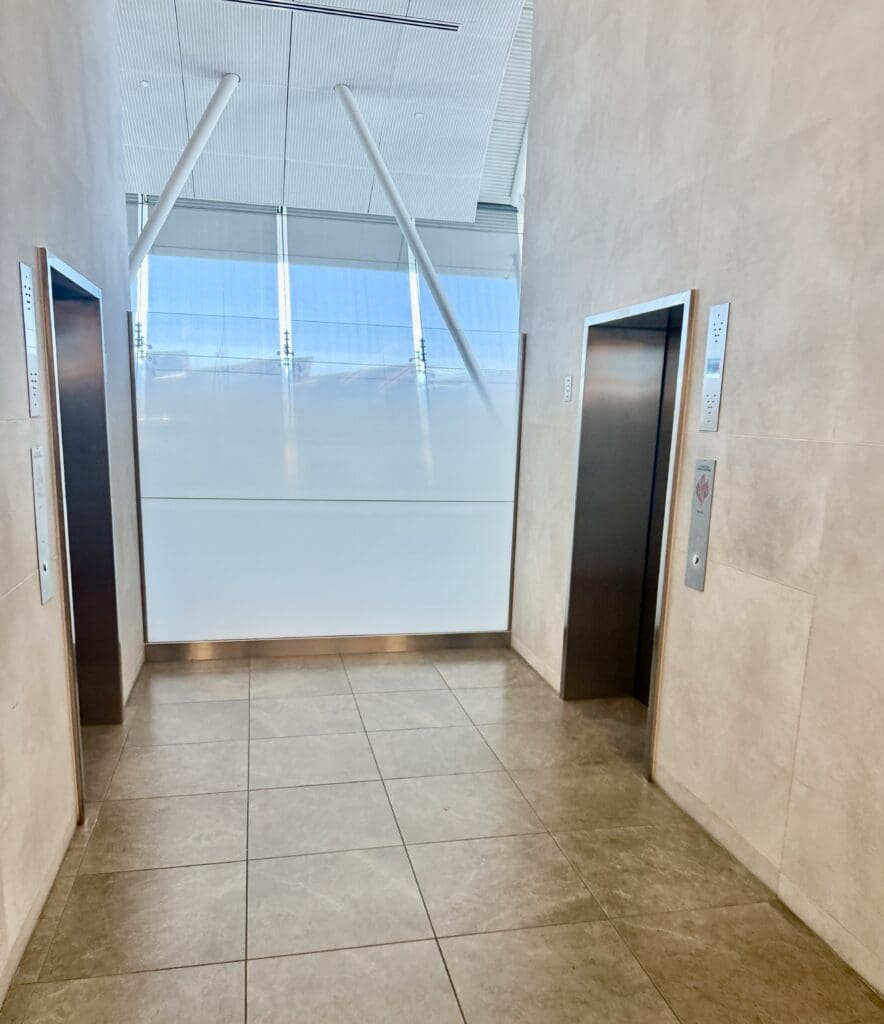 AA Admirals Club LAX T4 4